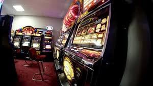 Giao diện sảnh game hubet88 với slot online và live casino đa dạng
